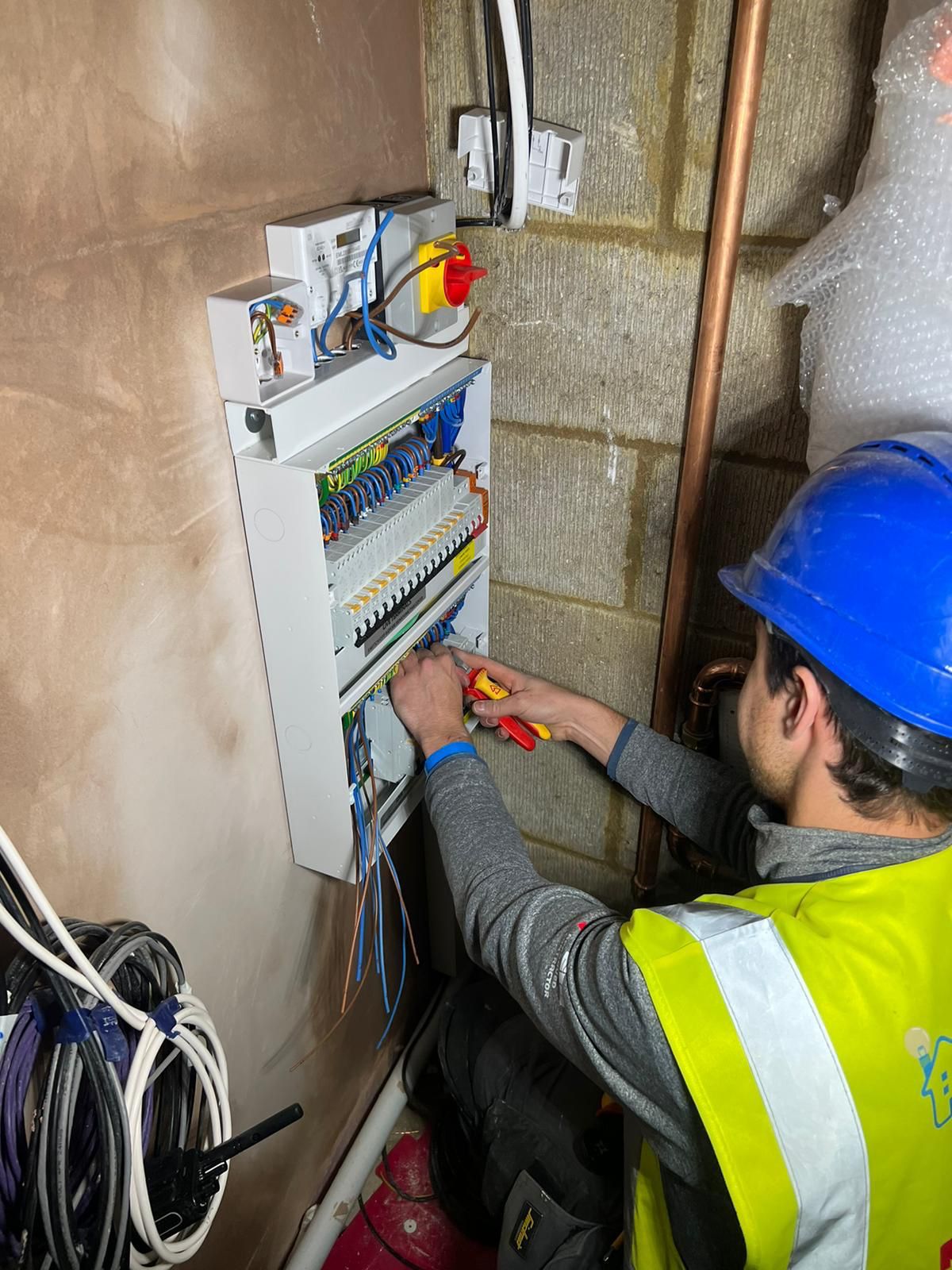 Emergency electrician Harlow